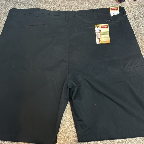 Wrangler Flat Front 4 Way Flex Relaxed Fit Black 50 - Picture 3 of 4